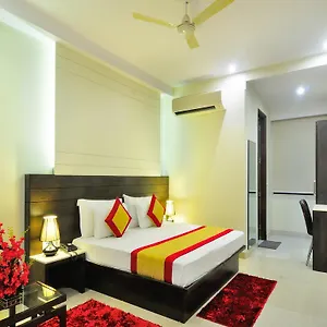 Sky Rich International - 05 Mins From Karol Bagh Metro Station 4*, Дели Индия